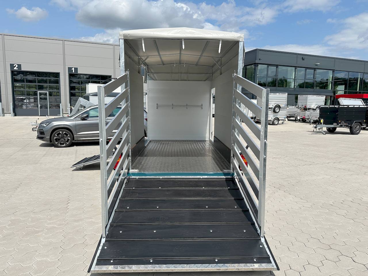 VEZEKO VT 2700 | RAMPE-/TÜR-KOMBI I ENTLADERAMPE I TREIBGITTER
