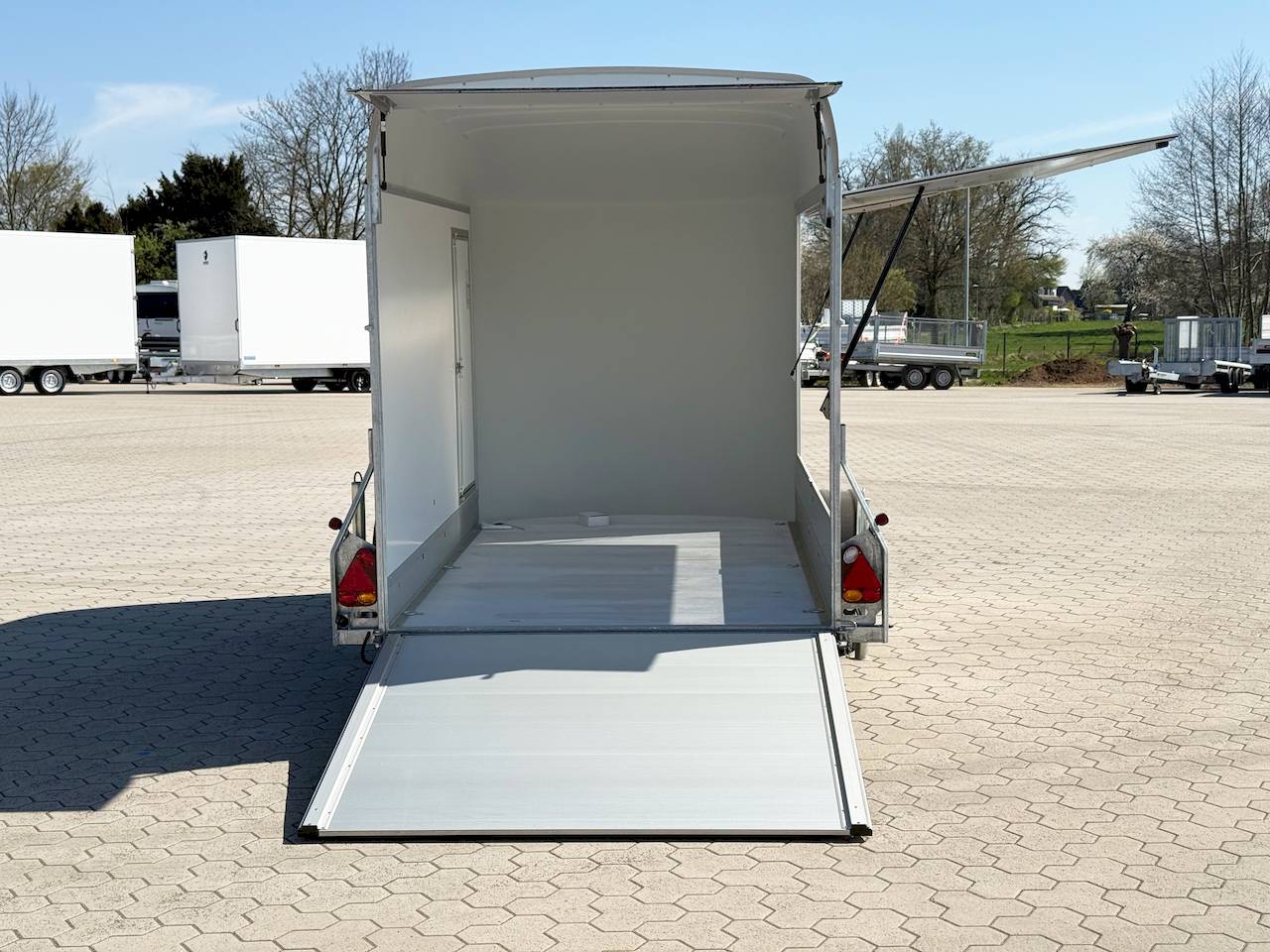 CHEVAL LIBERTE DEBON C400 WABENKERN ROADSTER