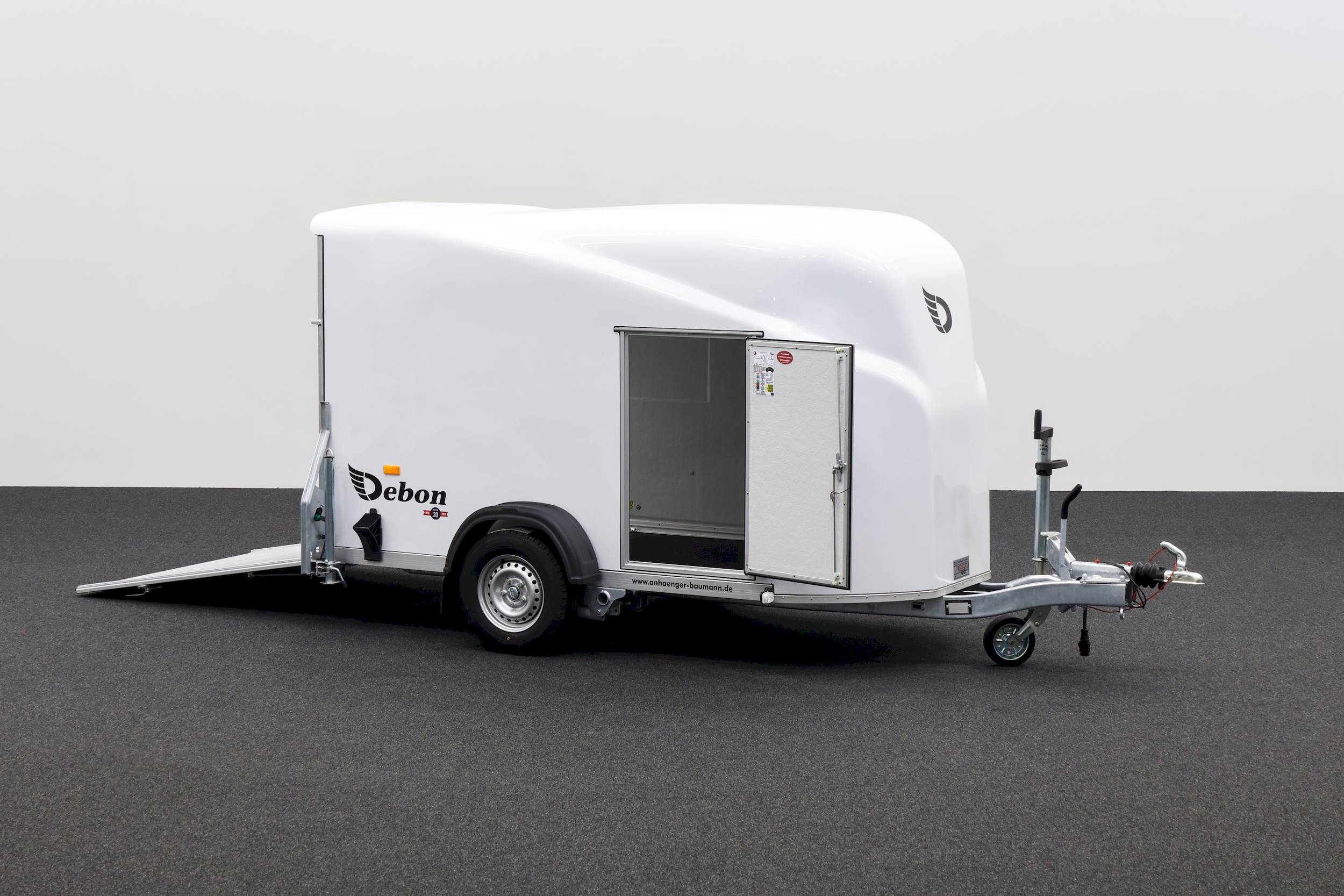 CHEVAL LIBERTE DEBON CARGO 1300