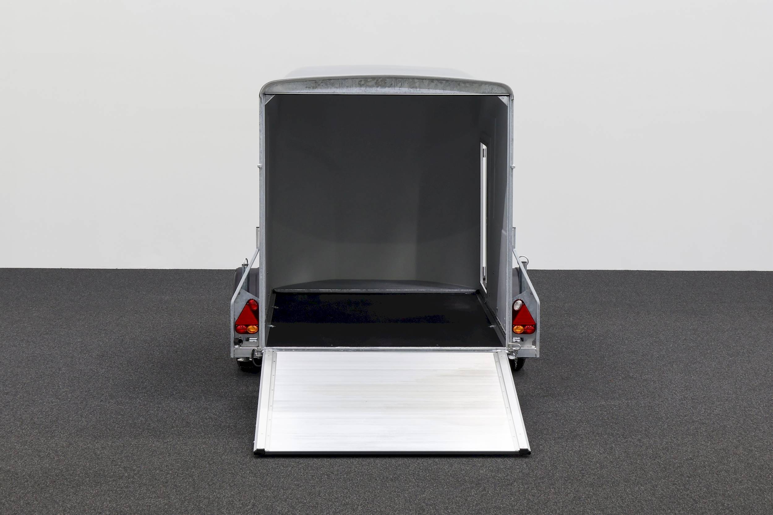 CHEVAL LIBERTE DEBON CARGO 1300