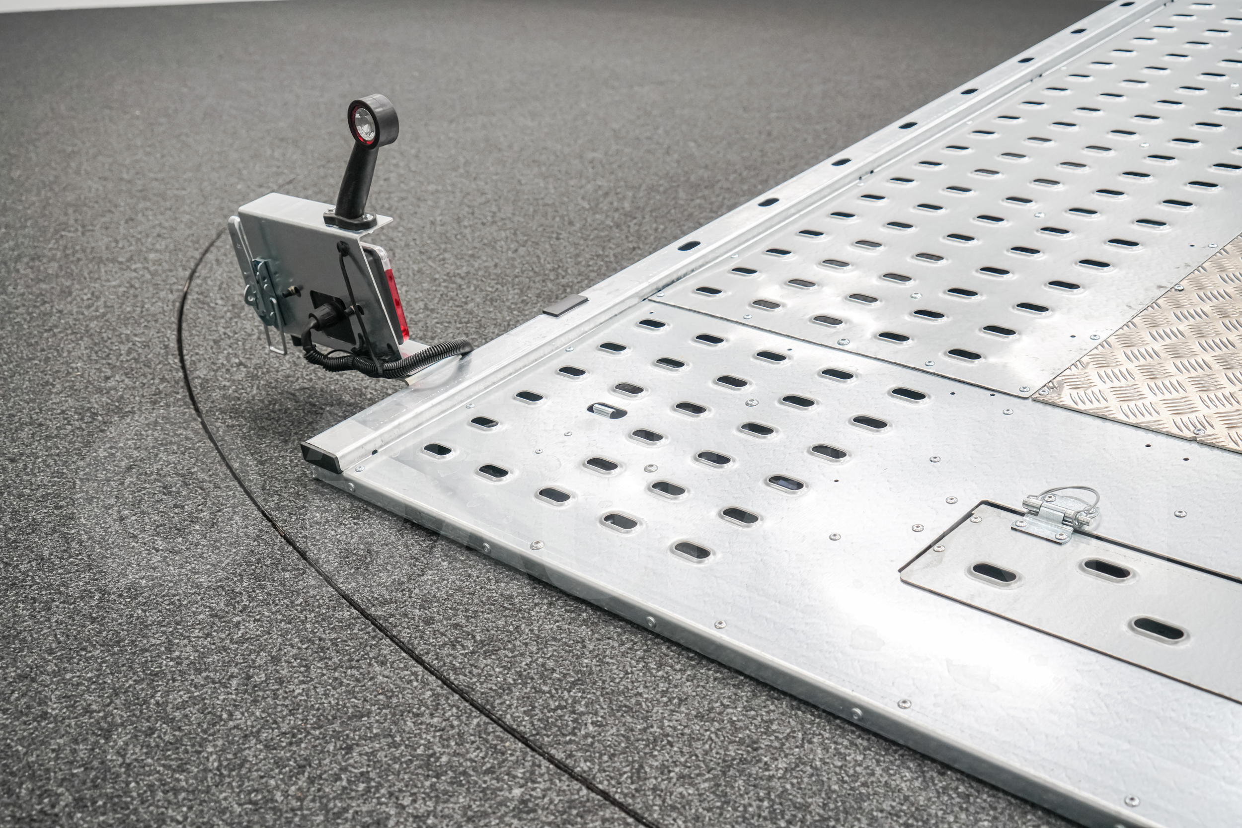 MARTZ GT KIPPBAR 480/3 3,5T | ALUBODEN MITTIG