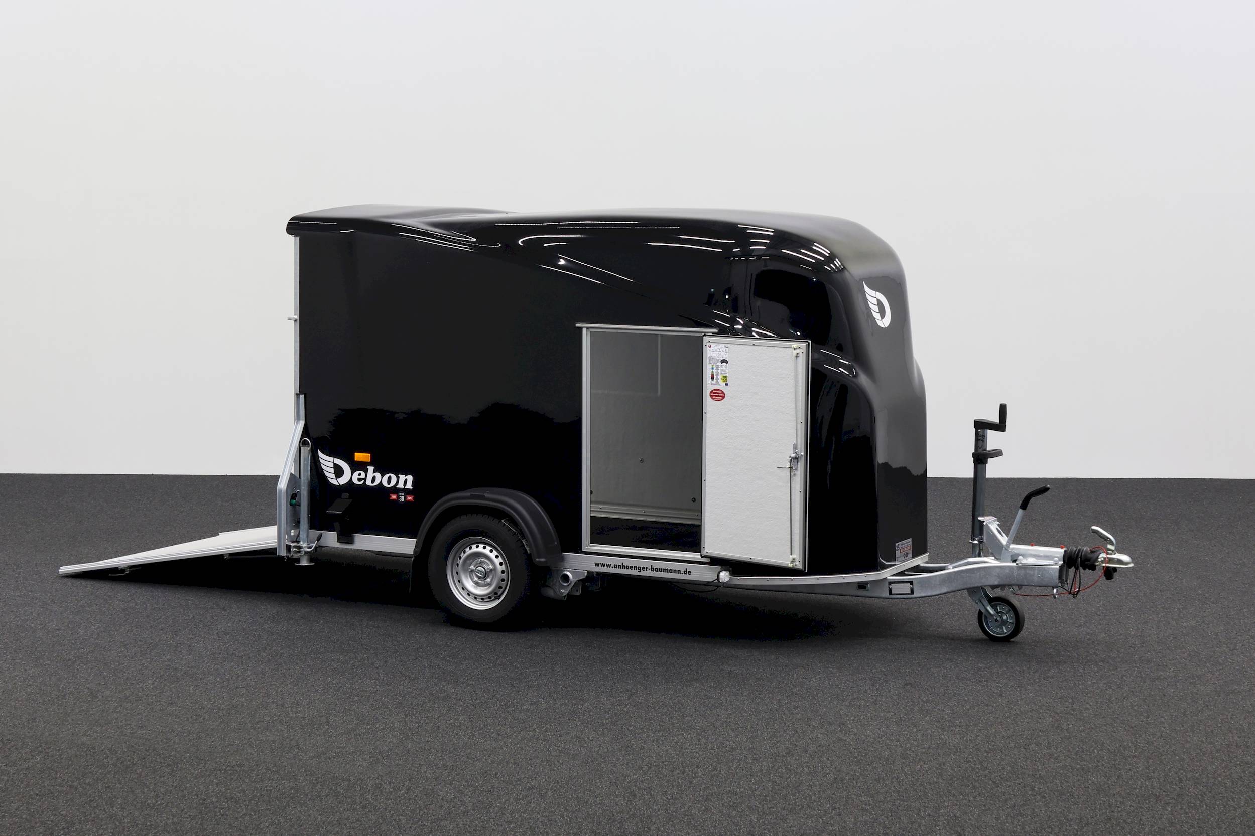 CHEVAL LIBERTE DEBON CARGO 1300