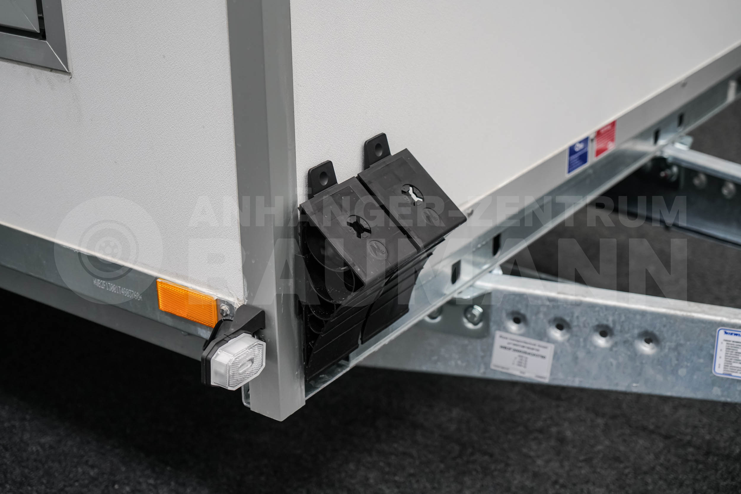 BLYSS F1330HD | SEITENKLAPPE