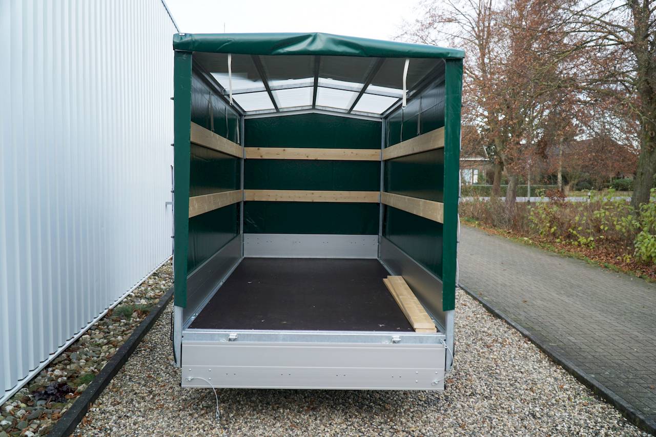 GESCHLOSSENER PLANENANHÄNGER - L - MIETEN