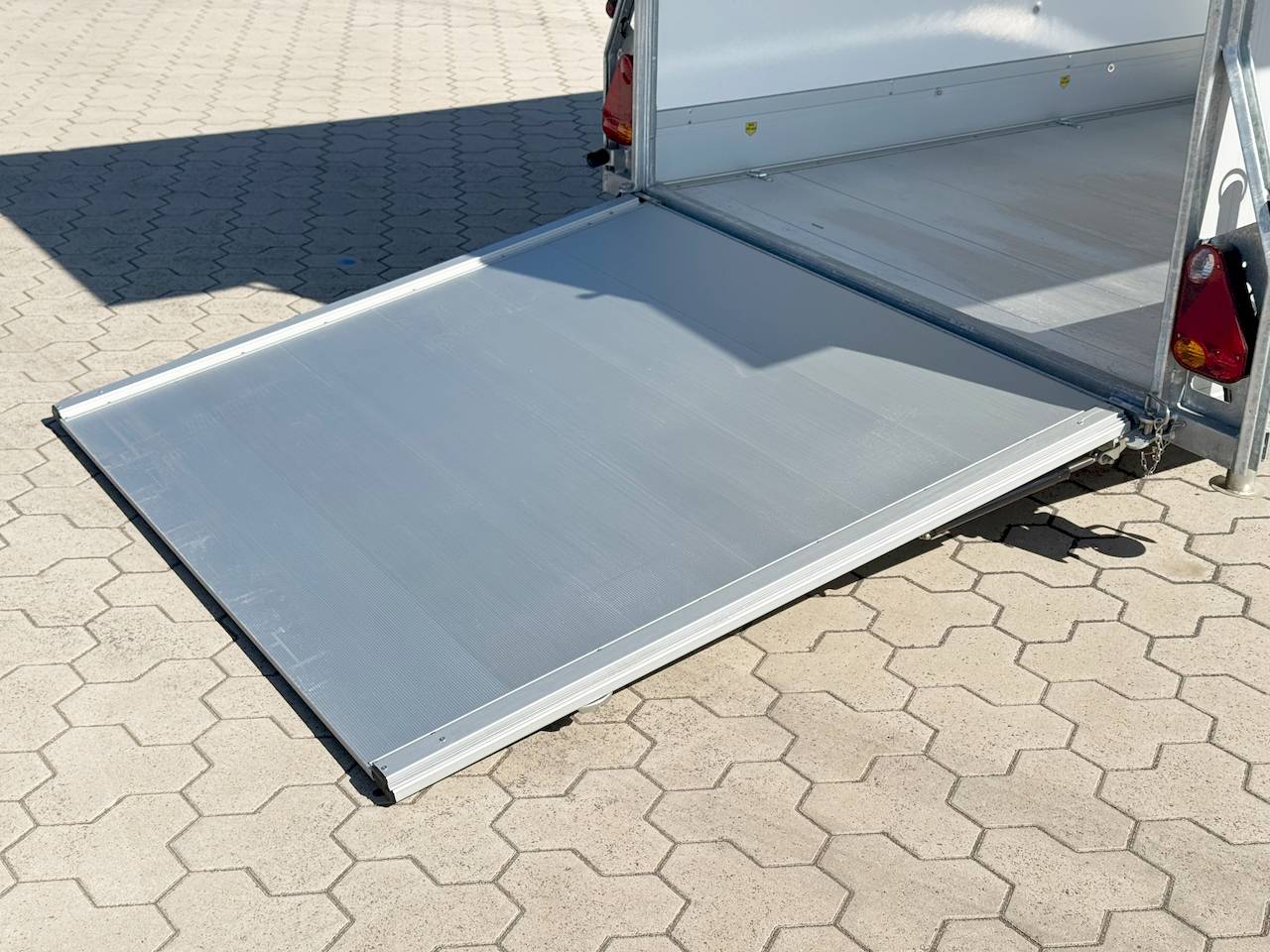CHEVAL LIBERTE DEBON C400 WABENKERN ROADSTER