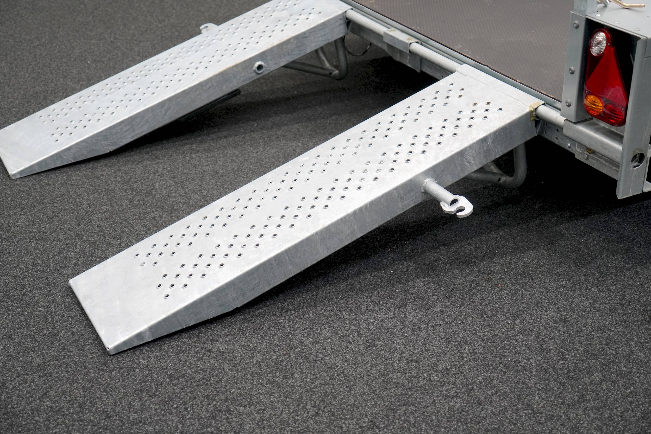 IFOR WILLIAMS GX105HD | SKIDS