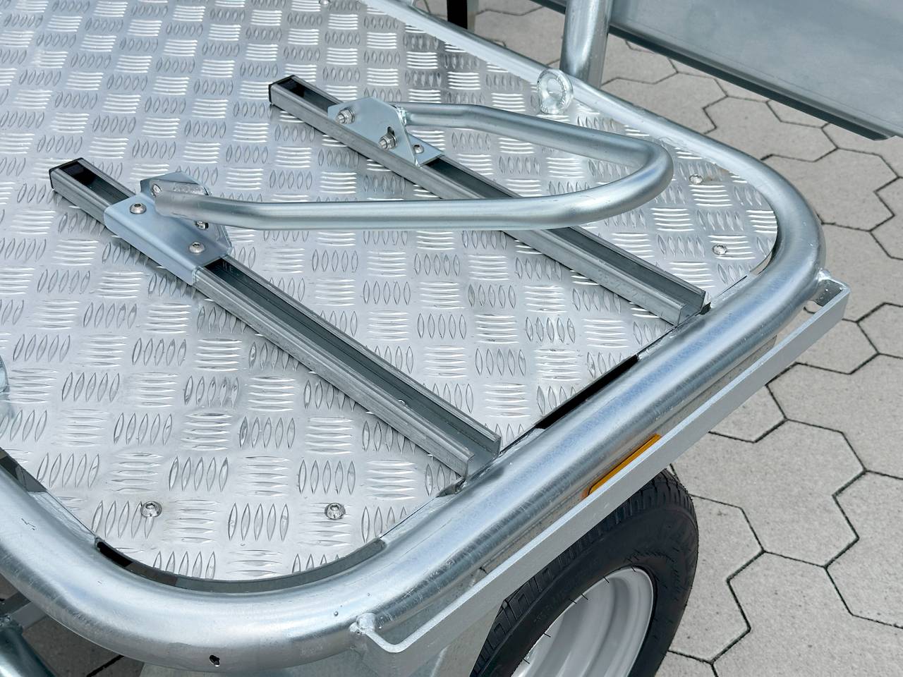 DEBON ROADSTER CAMP | WOHNMOBILANHÄNGER
