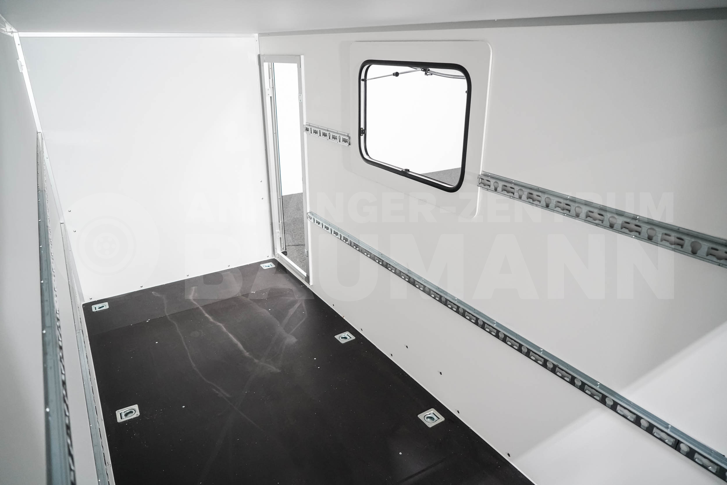 BLYSS F1336HD | RAMPE | SEITENTÜR