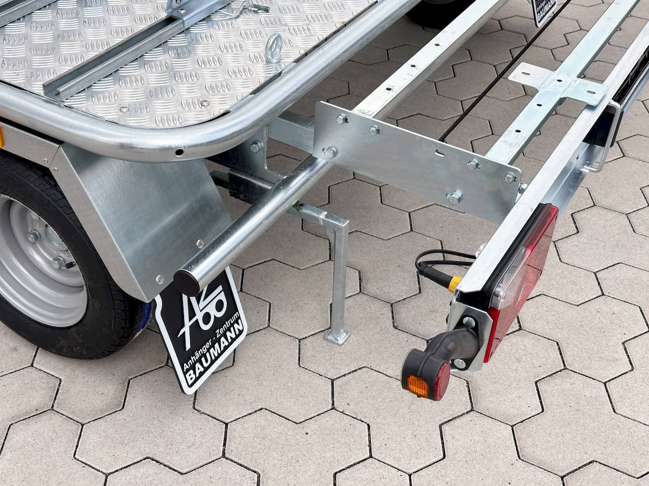 DEBON ROADSTER CAMP | WOHNMOBILANHÄNGER