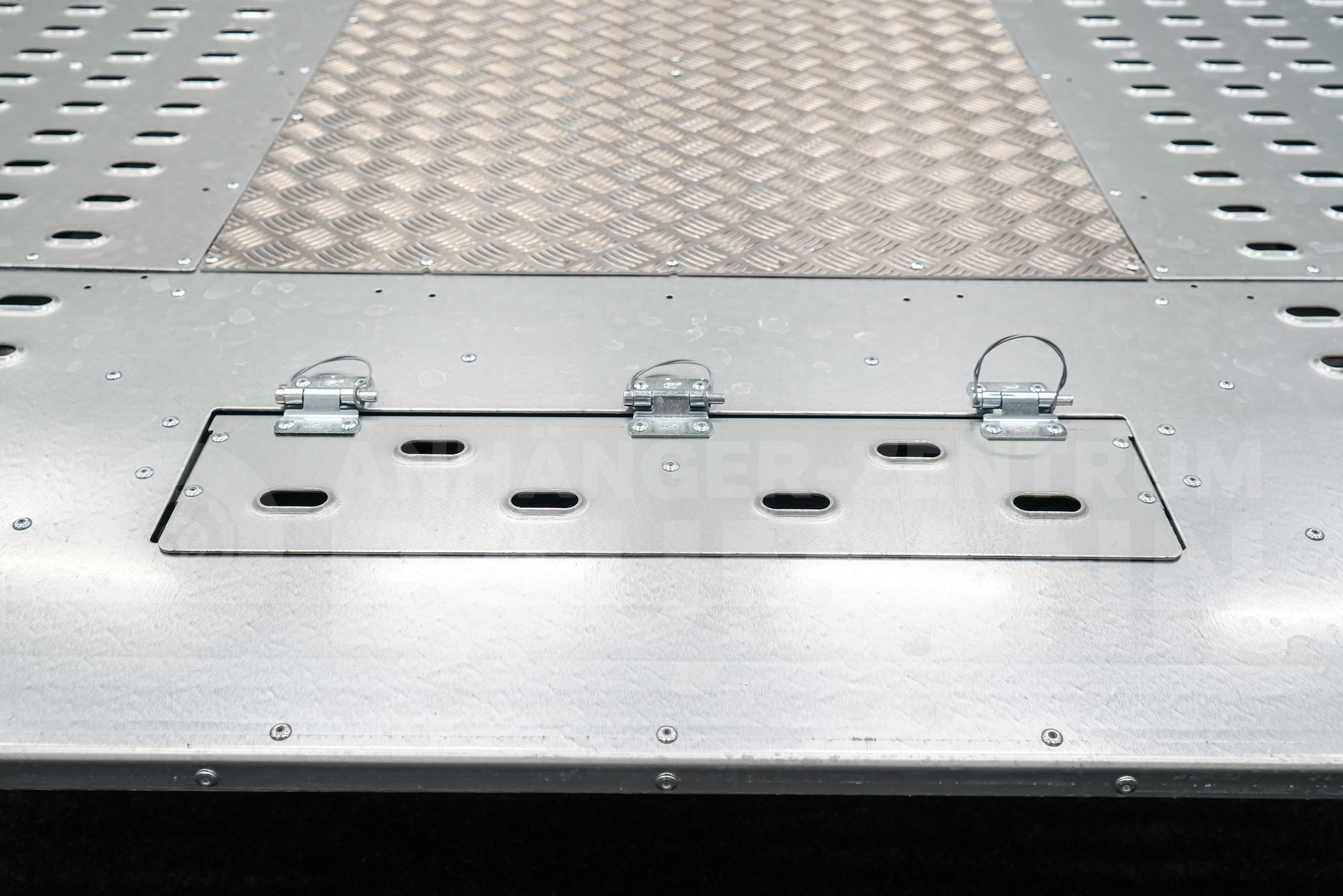 MARTZ GT KIPPBAR 480/3 3,5T | ALUBODEN MITTIG