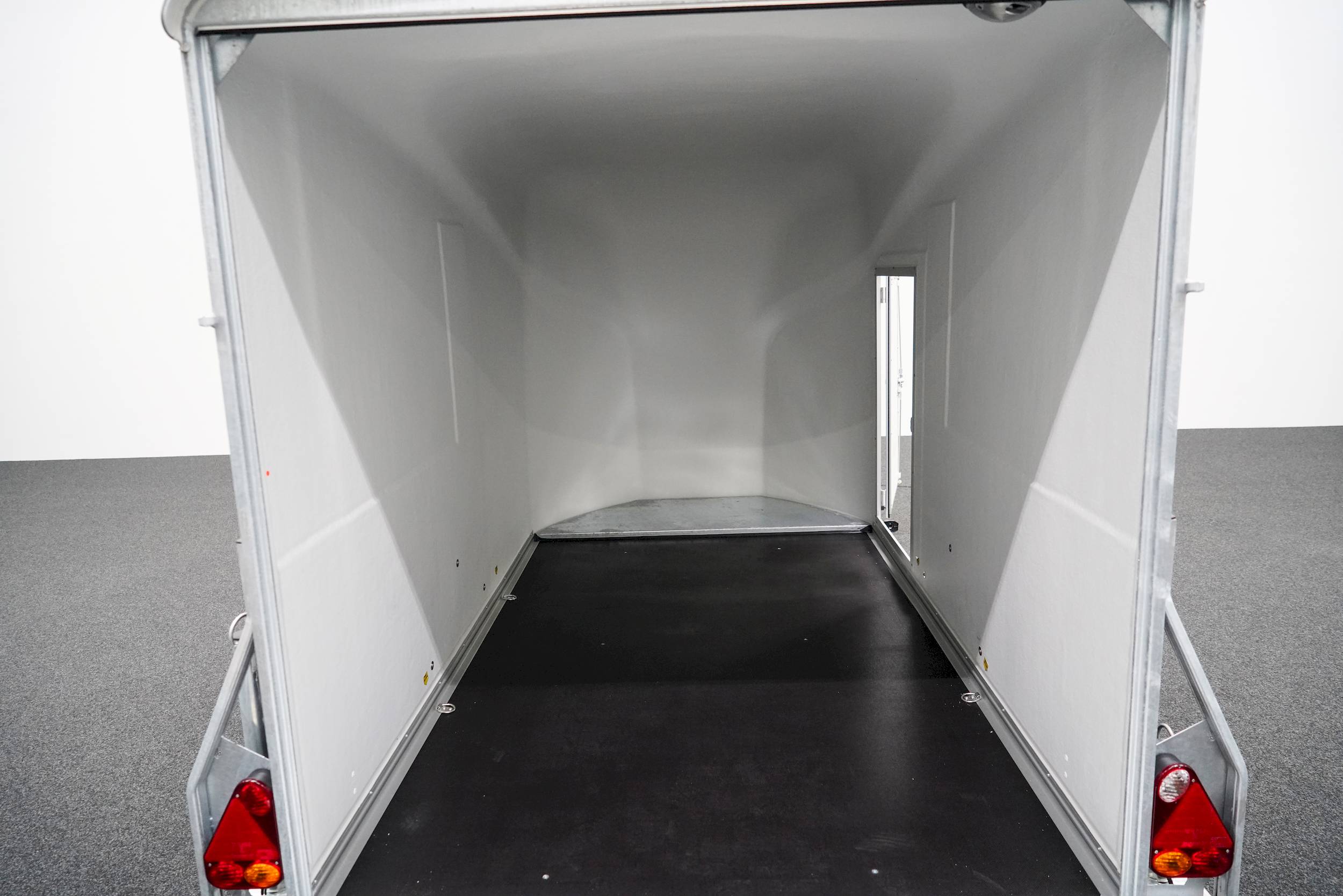 CHEVAL LIBERTE DEBON CARGO 1300