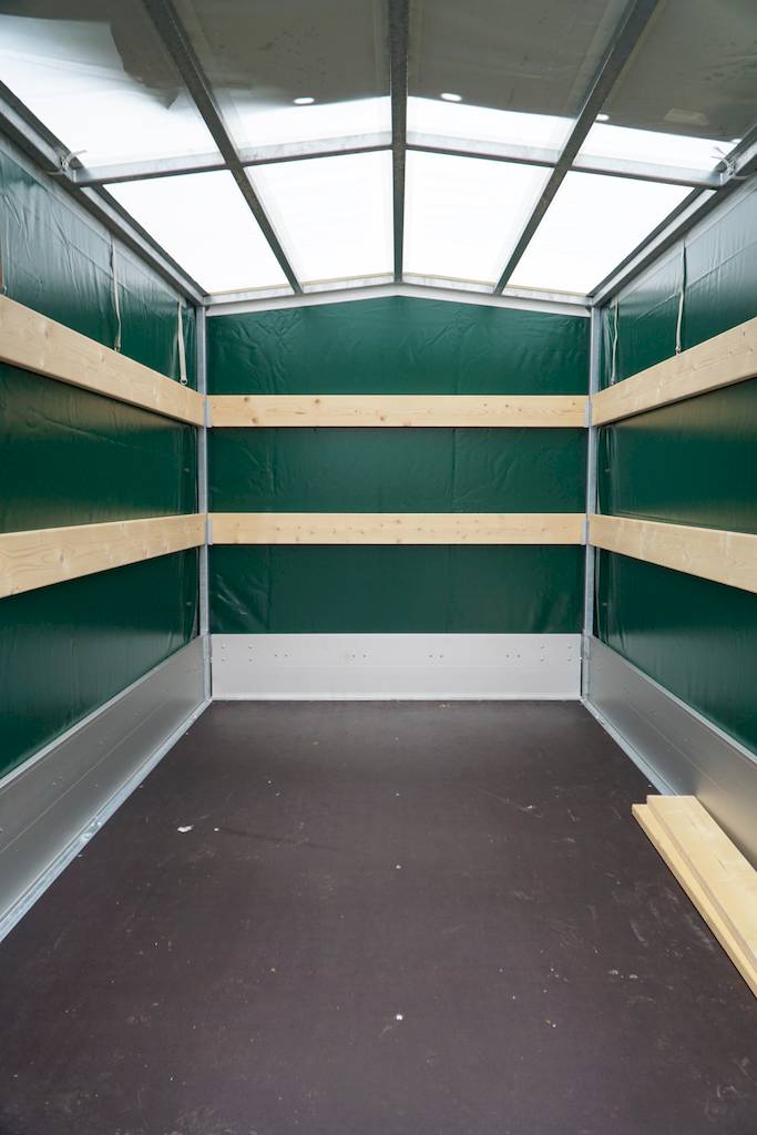 GESCHLOSSENER PLANENANHÄNGER - L - MIETEN