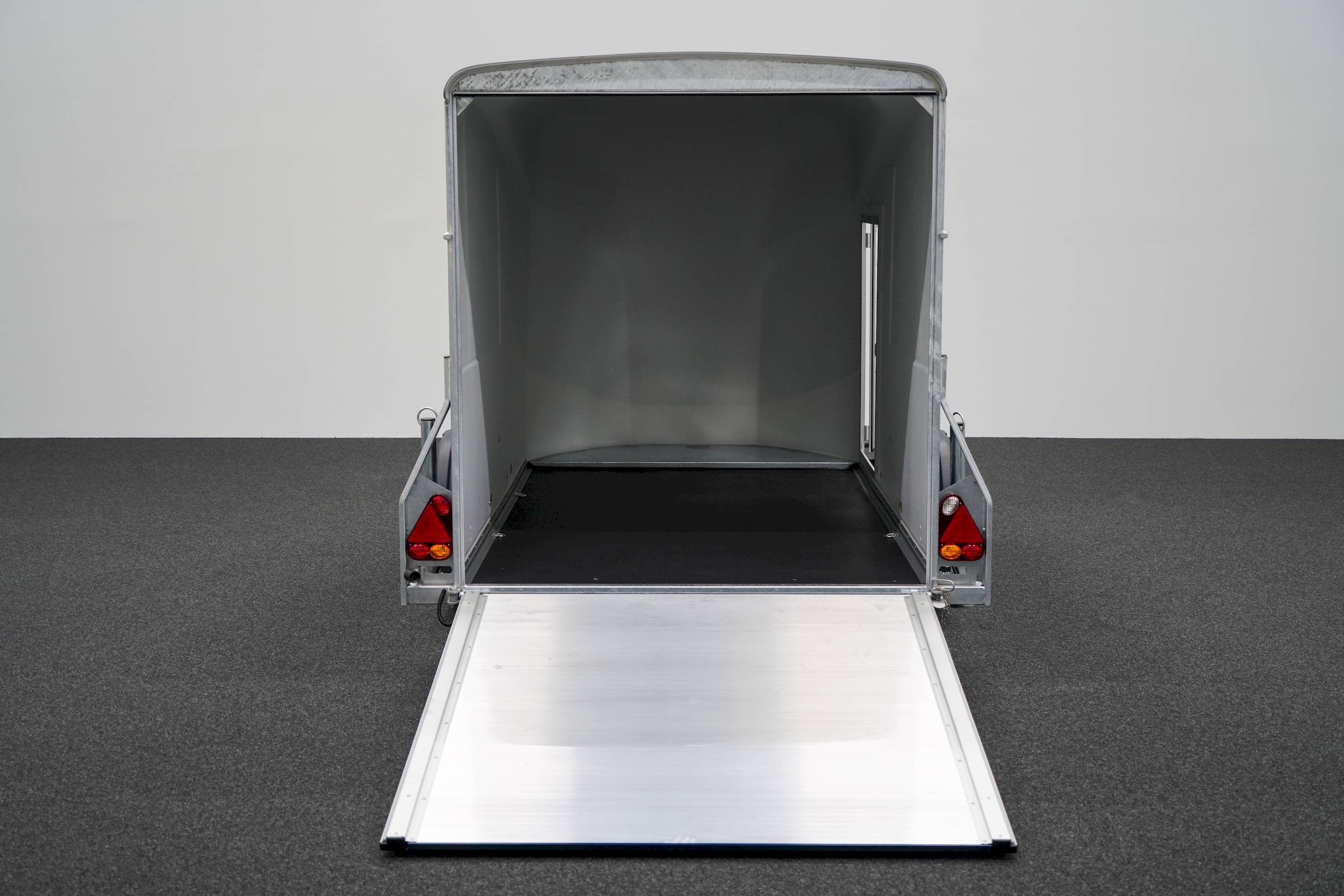 CHEVAL LIBERTE DEBON CARGO 1300