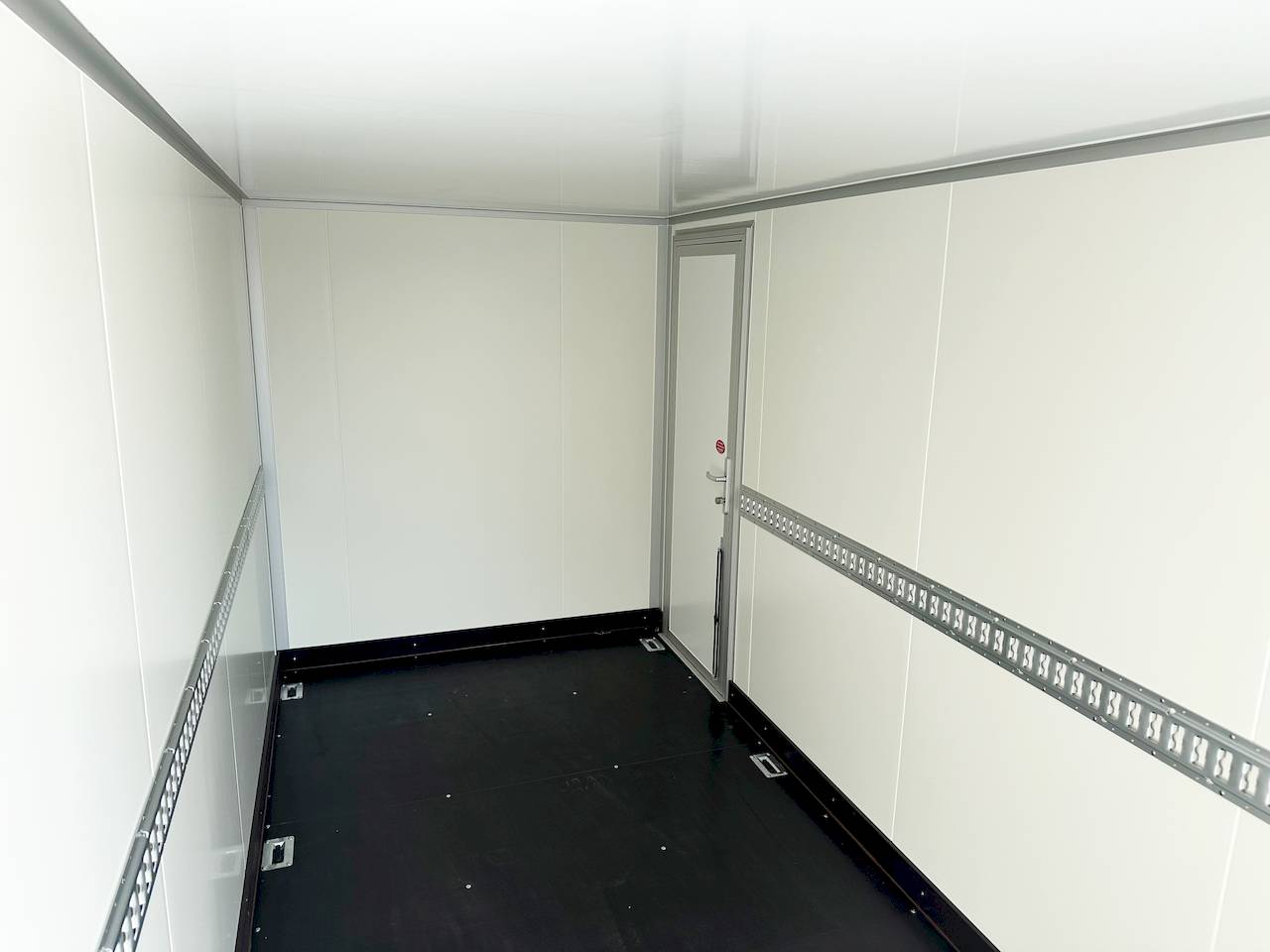 VEZEKO TK C 27.40 | BLACK | RAMPE | SEITENTÜR