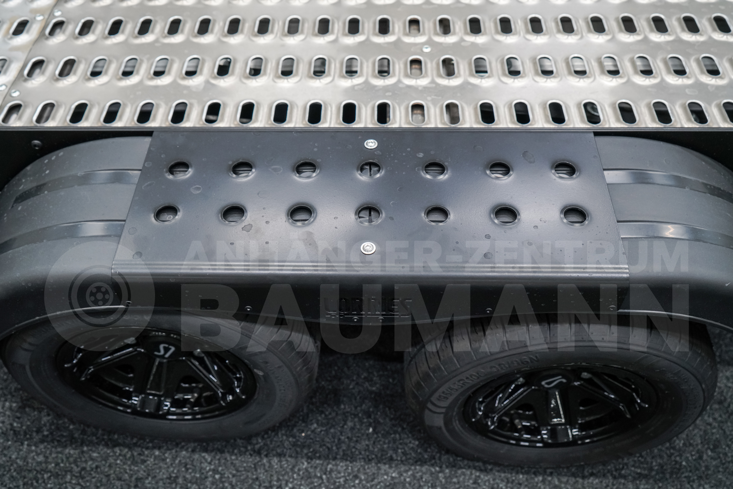 LORRIES PLAXX27-4520