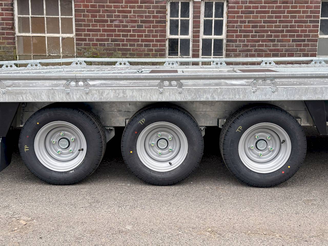 BRIAN JAMES T TRANSPORTER 231-5522-35-3-10 | TRIDEM 10" | RAMPEN 2,35M