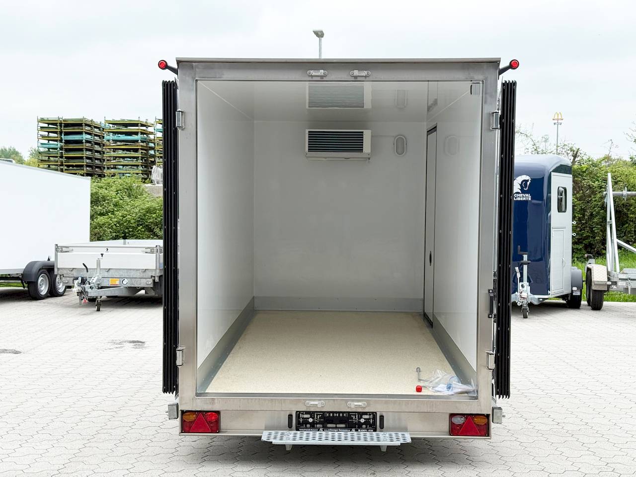 TIEFKÜHLANHÄNGER KÜHLWAGEN - XL+ - MIETEN