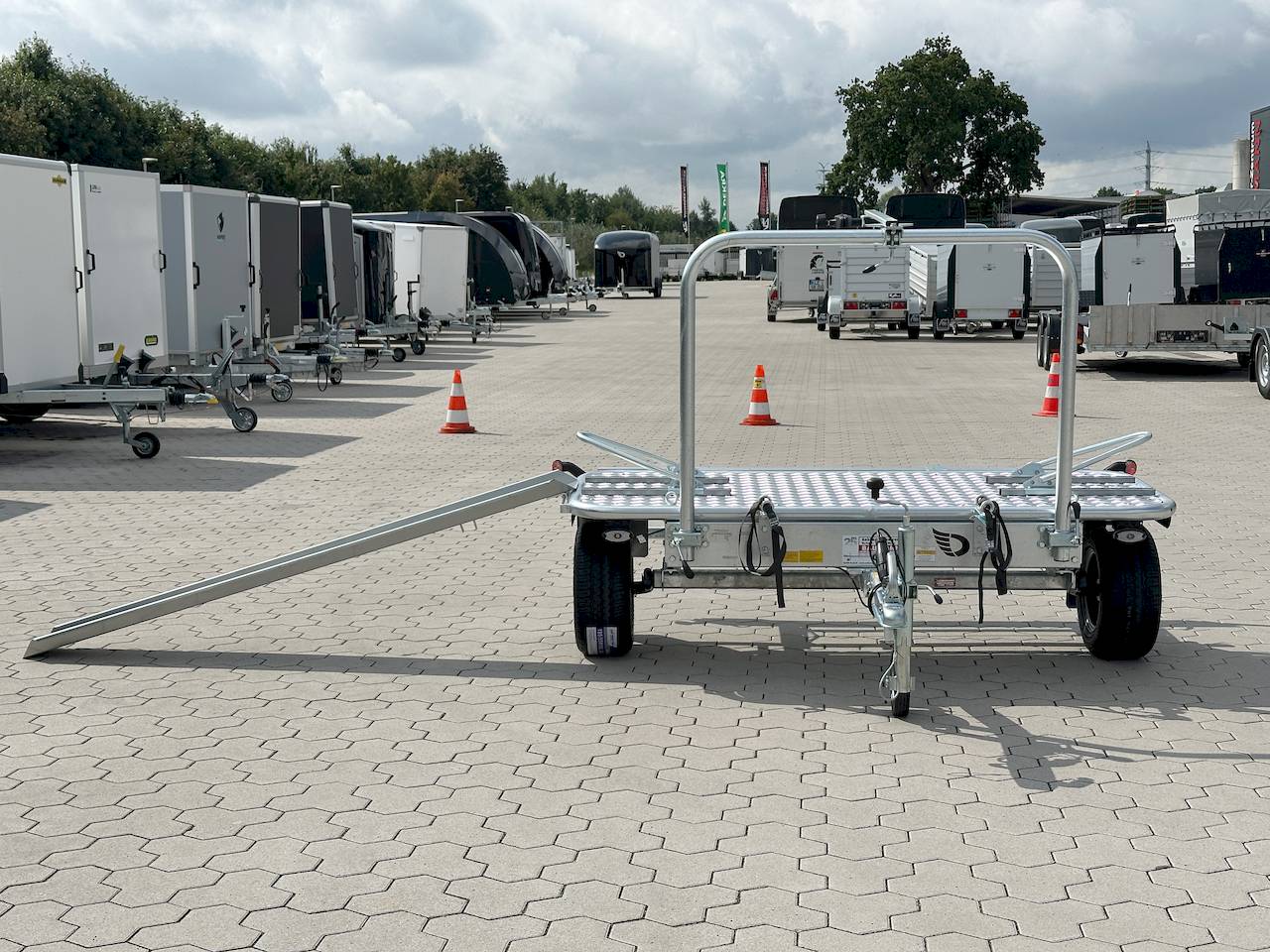 DEBON ROADSTER CAMP | WOHNMOBILANHÄNGER