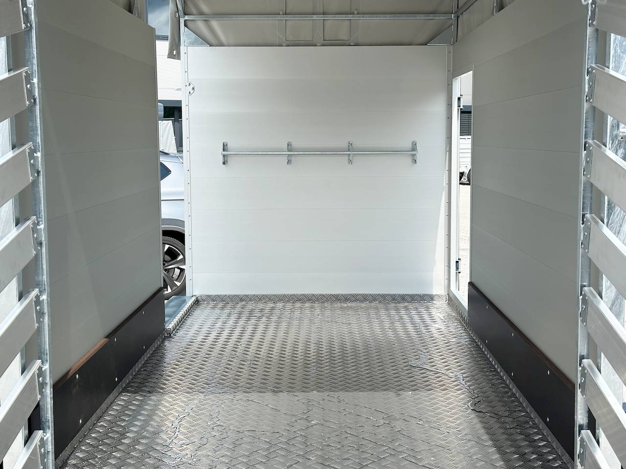 VEZEKO VT 2700 | RAMPE-/TÜR-KOMBI I ENTLADERAMPE I TREIBGITTER