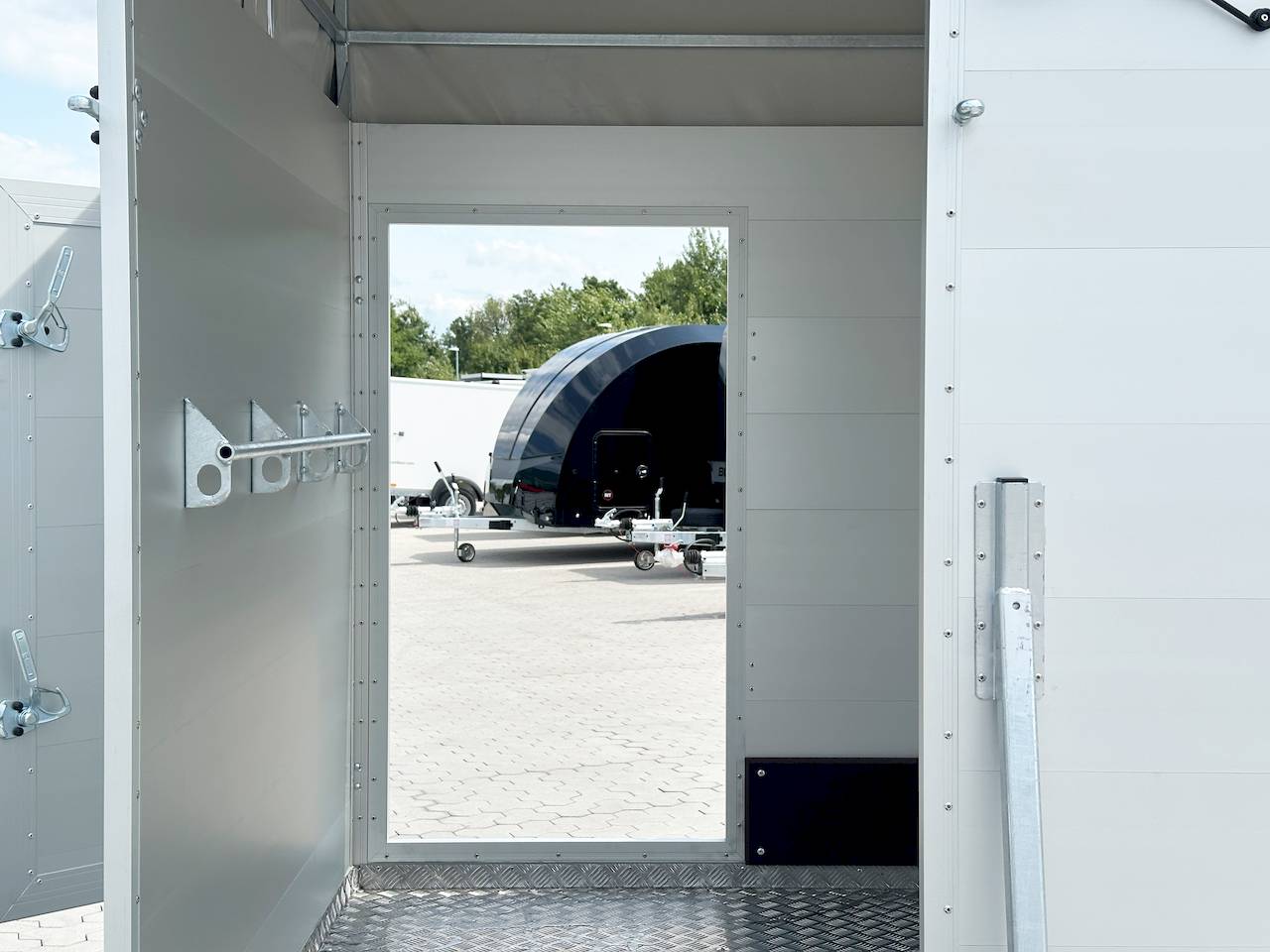 VEZEKO VT 2700 | RAMPE-/TÜR-KOMBI I ENTLADERAMPE I TREIBGITTER